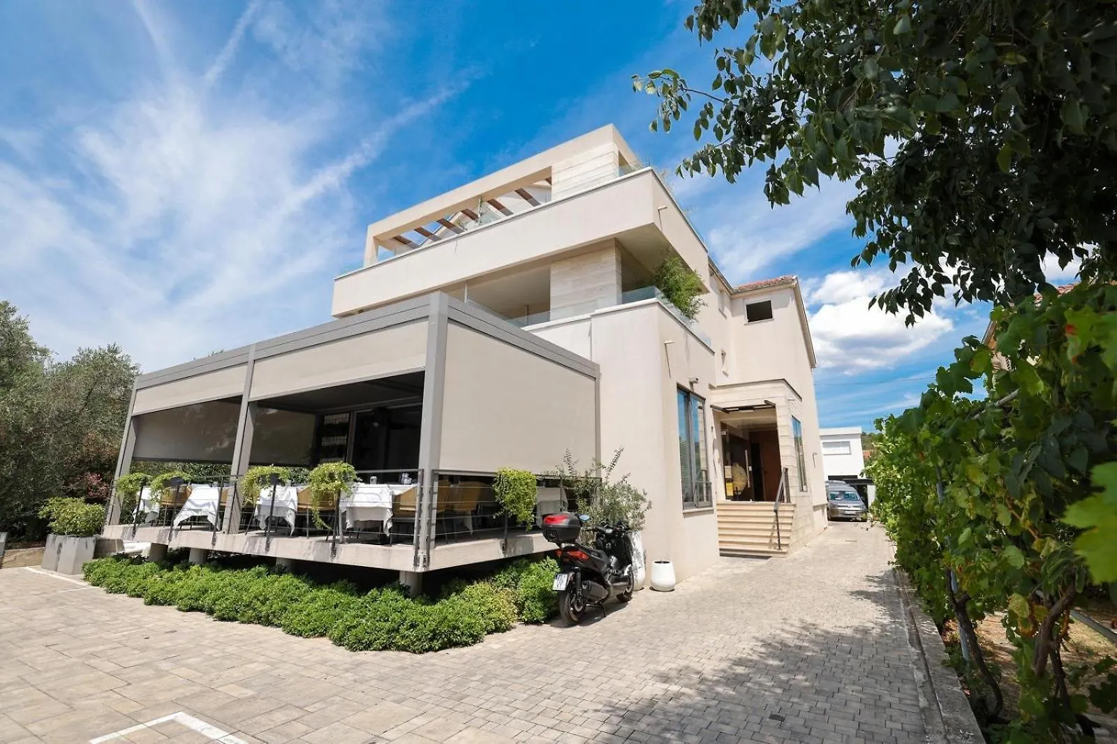 Rooms & Restaurant Matanovi Dvori contacts