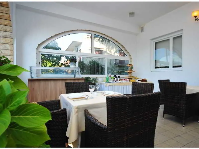 Rooms & Restaurant Matanovi Dvori Sukosan Guest house